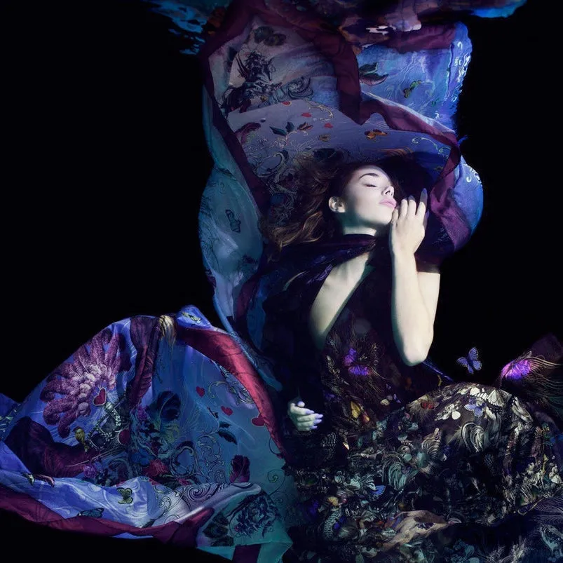 Amor Vinctus Omnia Silk Scarf - Santorus