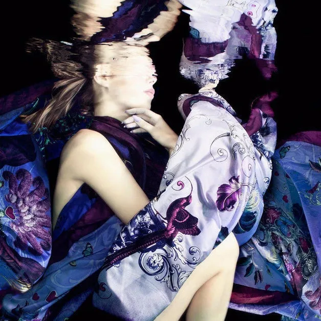 Amor Vinctus Omnia Silk Scarf - Santorus