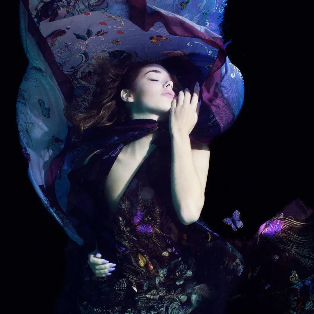 Amor Vinctus Omnia Silk Scarf - Santorus