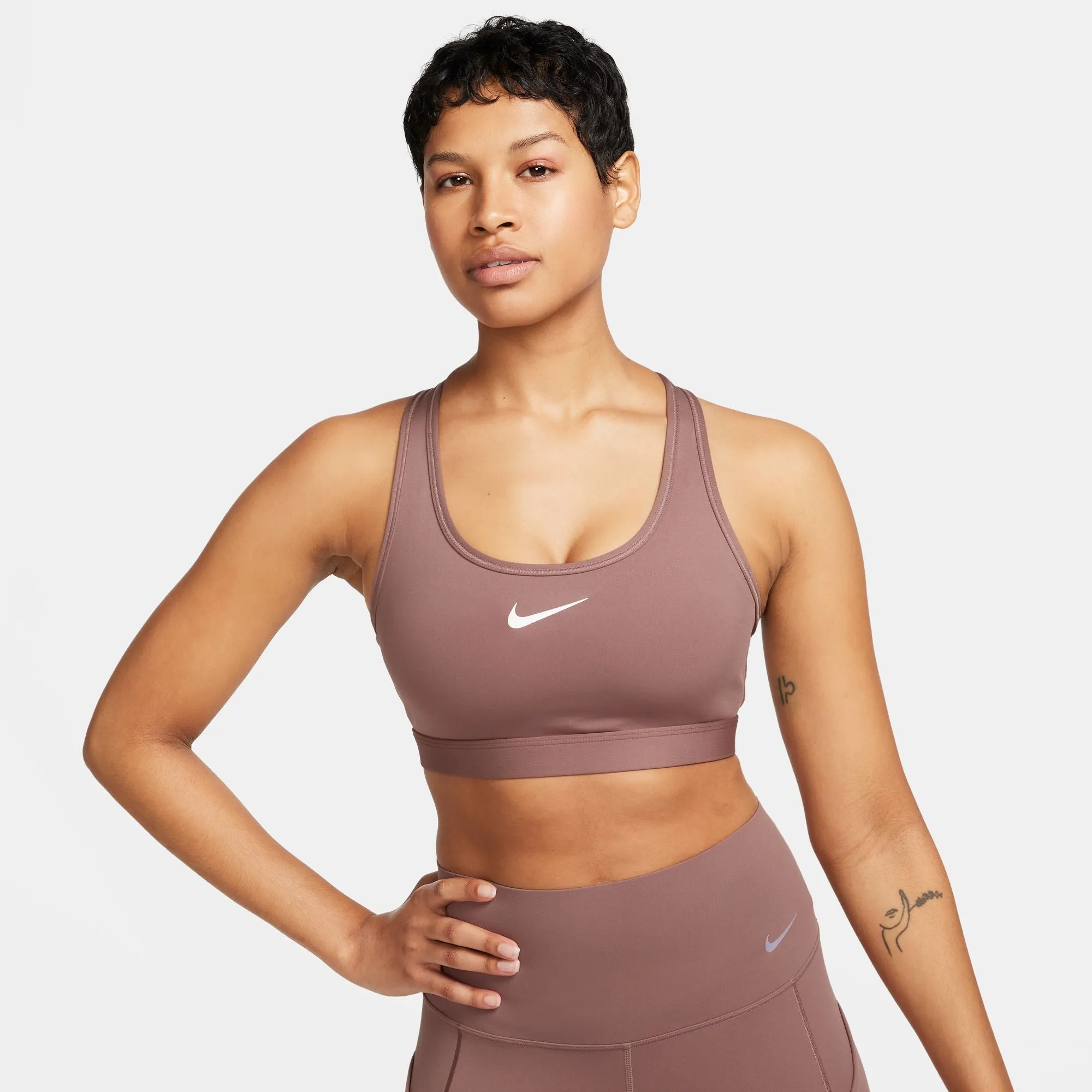 Nike Women's Swoosh Medium Support Bra Smokey Mauve / White